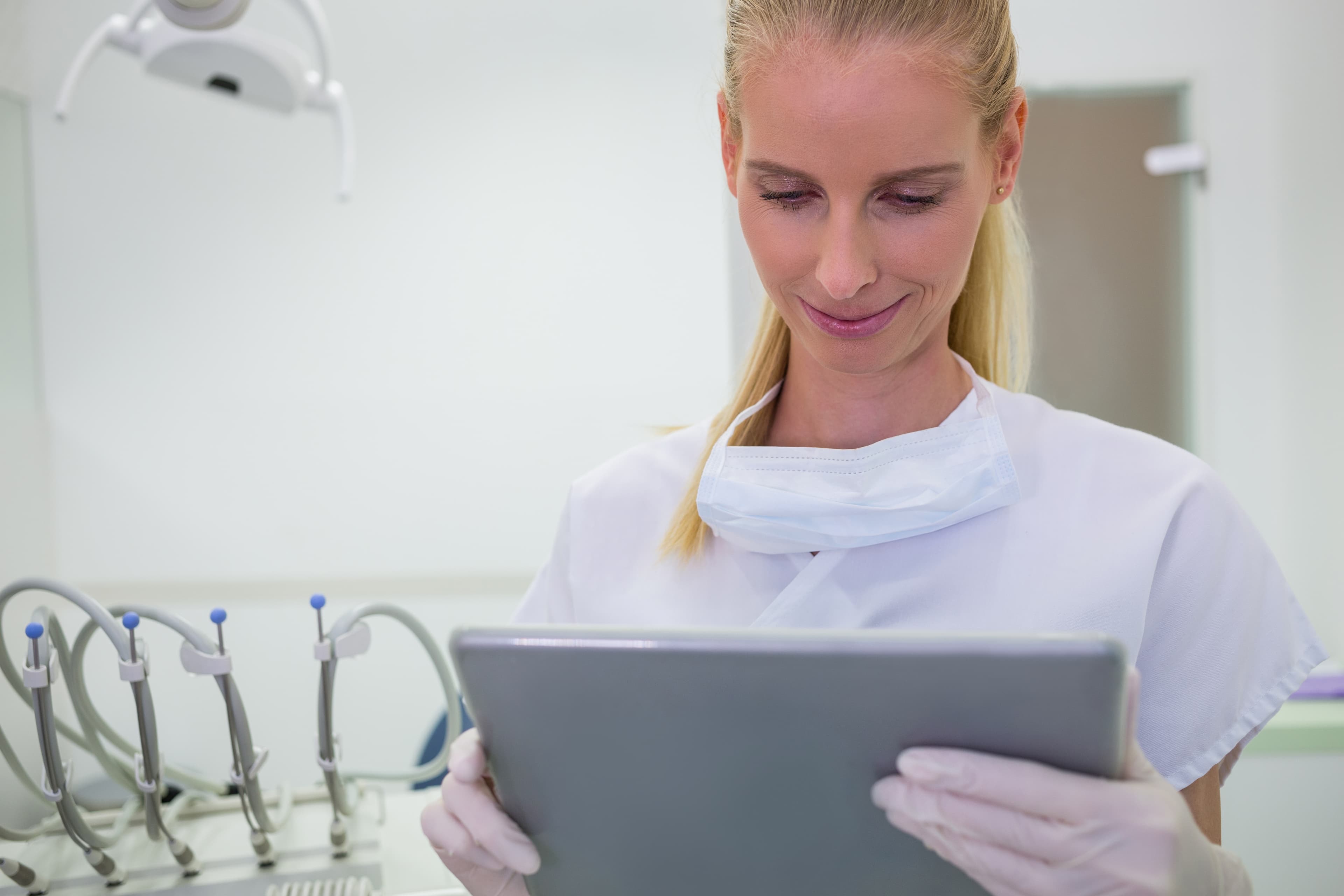 Doctos vs. Sonia – Vergleich zweier Dokumentationssoftware-Lösungen für Zahnärzte