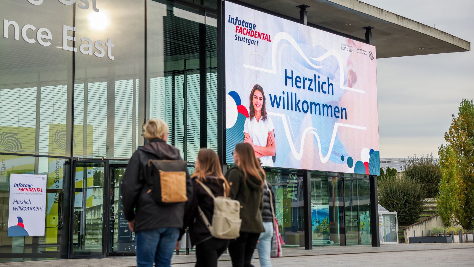 Infotage Fachdental Messe Hintergrund